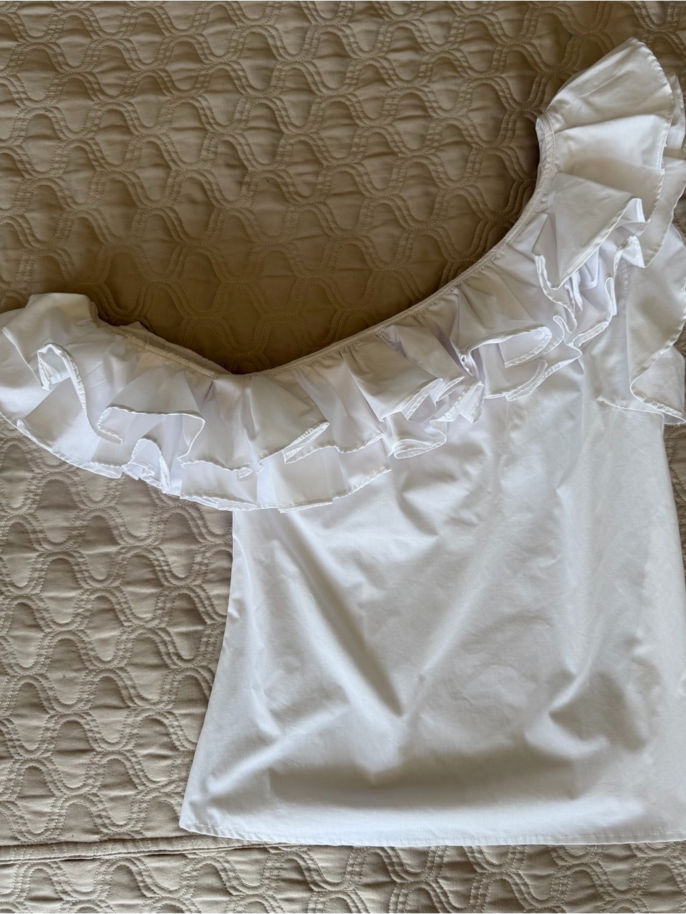 DO+BE White One-Shoulder Ruffle Tank Top